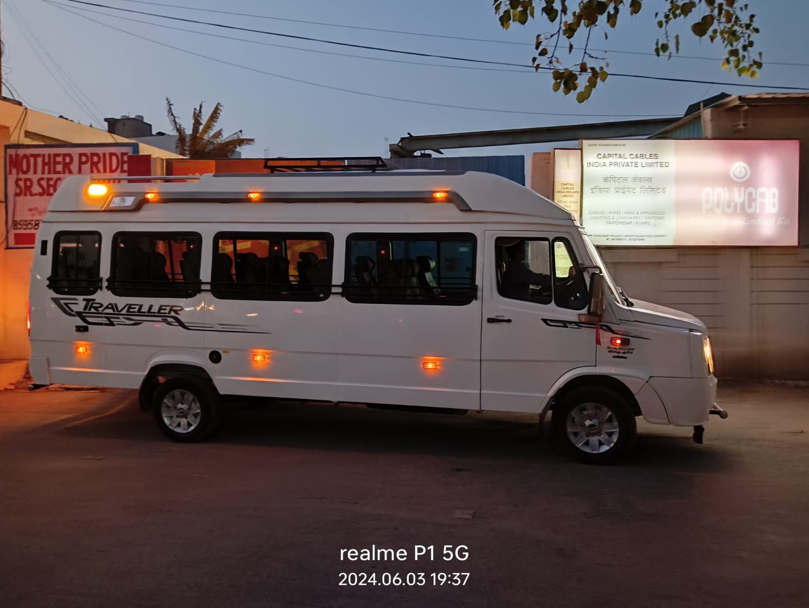 15 Seater Maharaja Tempo Traveller
